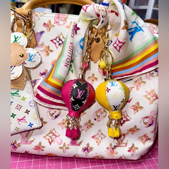 💝 Murakami Yellow and White Air Balloon Keychain bag charm - Picture 4 of 17